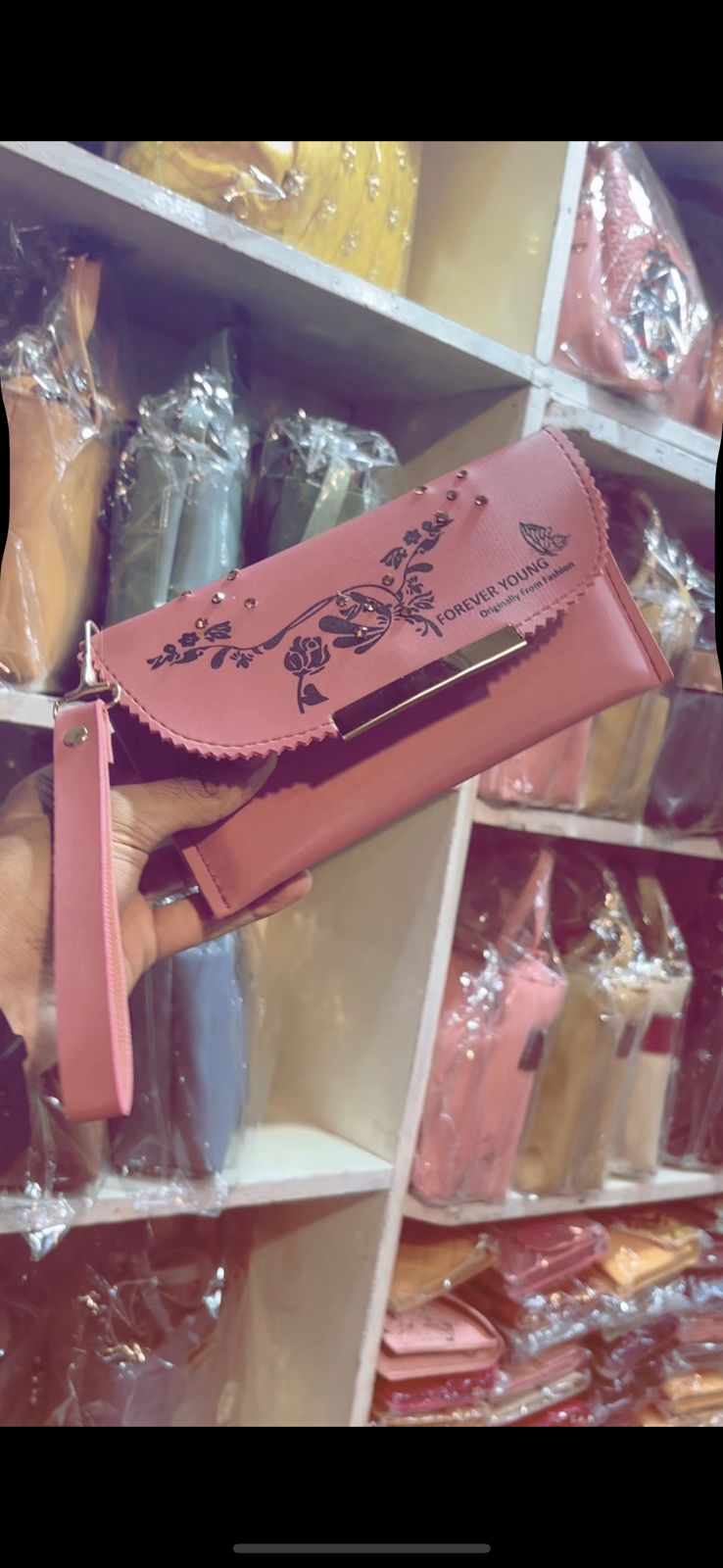 BRANDED LADIES HAND POUCH AVAILABLE